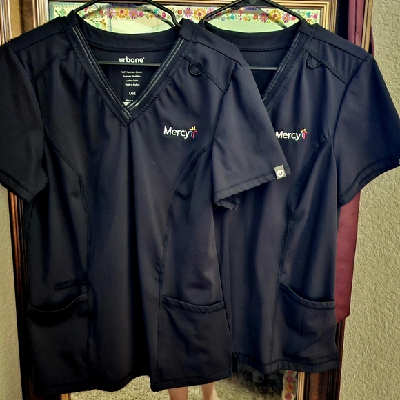 Mercy Scrubs - Picture 2 of 9